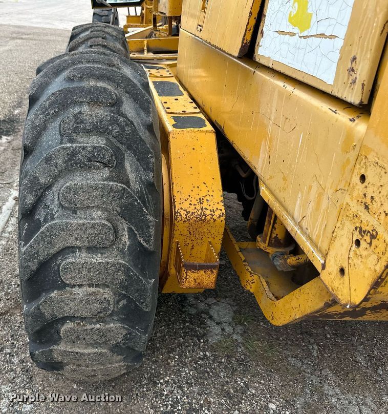 image for item EQ4828 1987 John Deere 770B motor grader