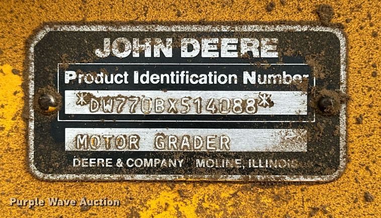 image for item EQ4828 1987 John Deere 770B motor grader