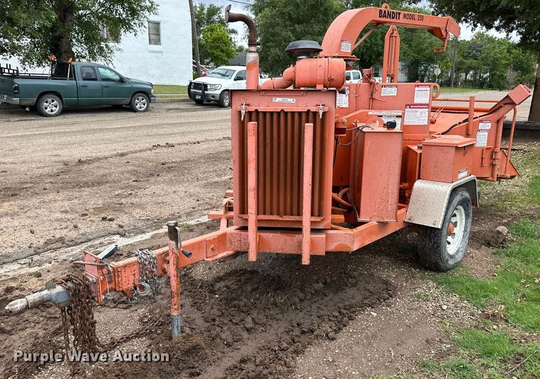 image for item EQ4830 Bandit 250 wood chipper