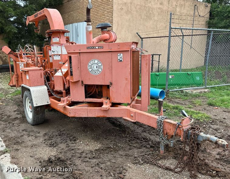 image for item EQ4830 Bandit 250 wood chipper