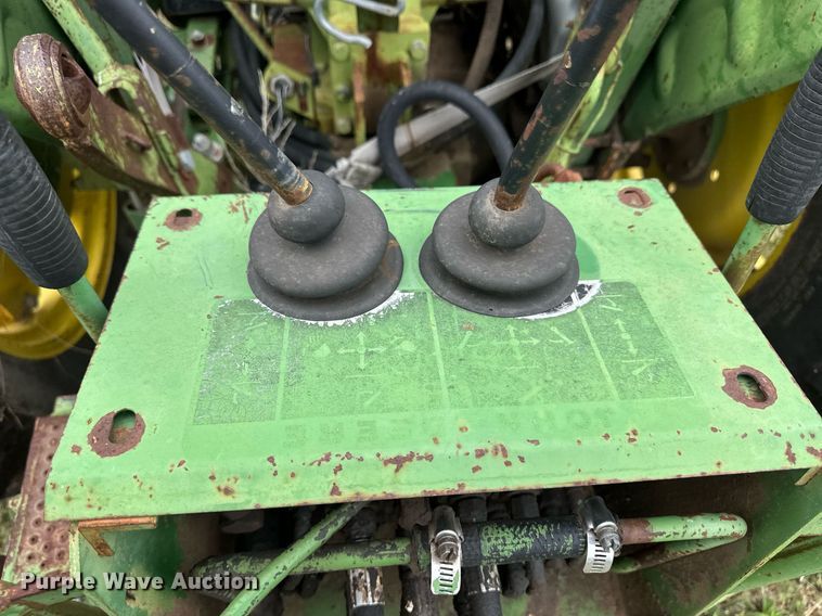 image for item EQ4841 John Deere 950 MFWD tractor