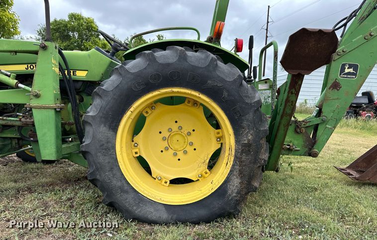 image for item EQ4841 John Deere 950 MFWD tractor