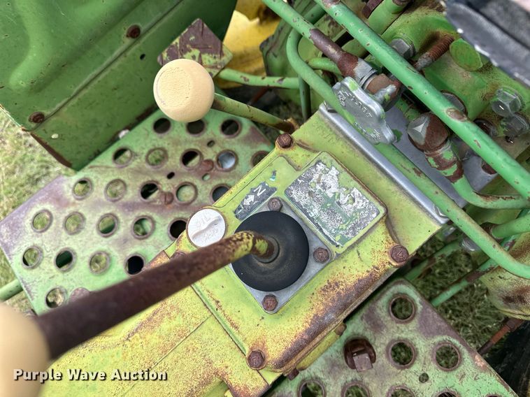 image for item EQ4842 1980 John Deere 950 tractor