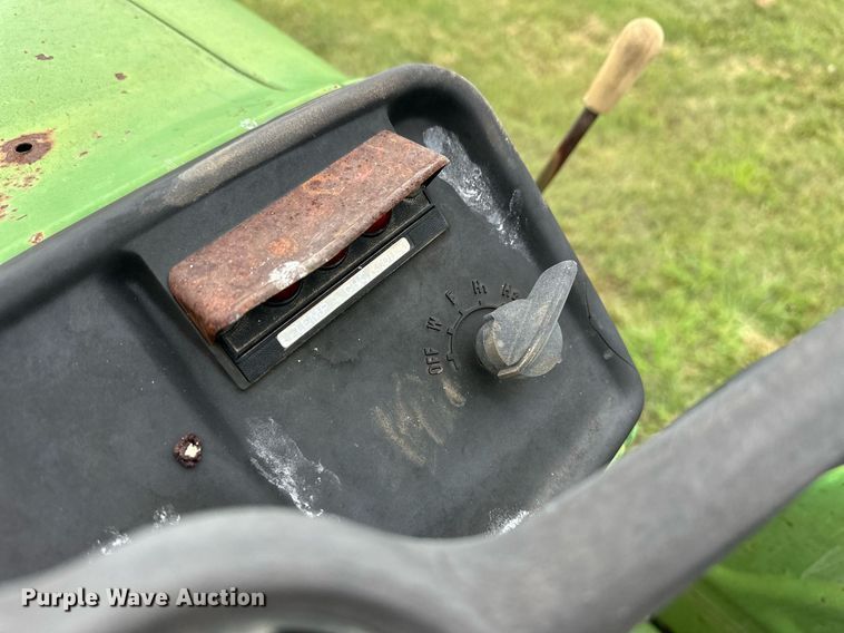 image for item EQ4842 1980 John Deere 950 tractor