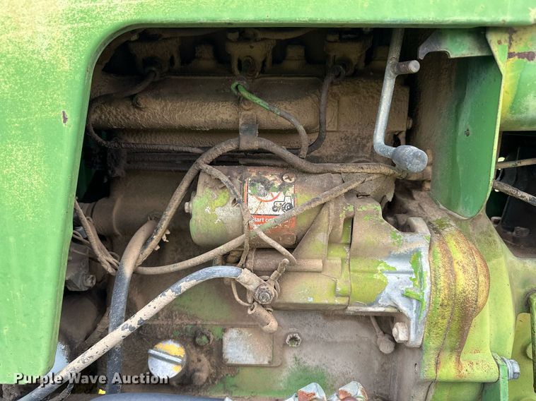 image for item EQ4842 1980 John Deere 950 tractor