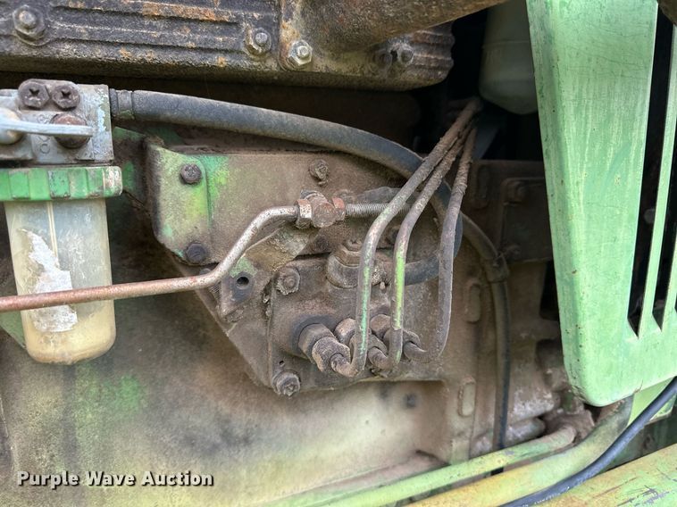 image for item EQ4842 1980 John Deere 950 tractor