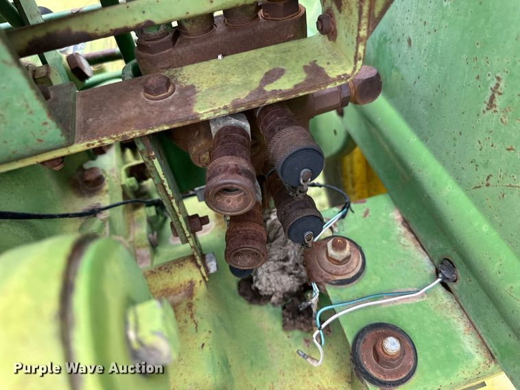 image for item EQ4842 1980 John Deere 950 tractor