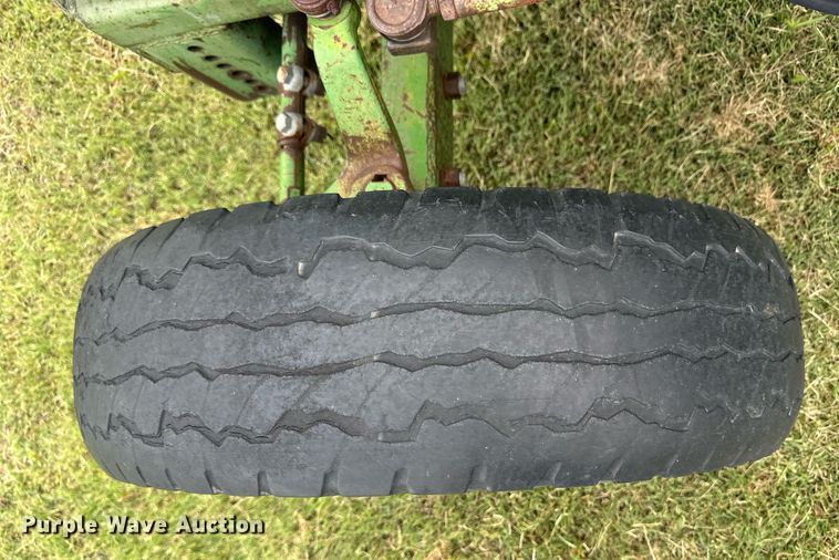 image for item EQ4842 1980 John Deere 950 tractor