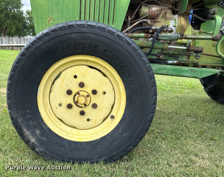 image for item EQ4842 1980 John Deere 950 tractor