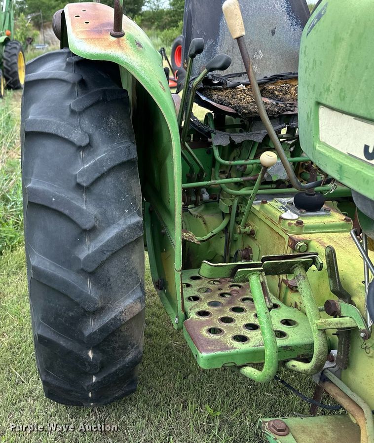 image for item EQ4842 1980 John Deere 950 tractor