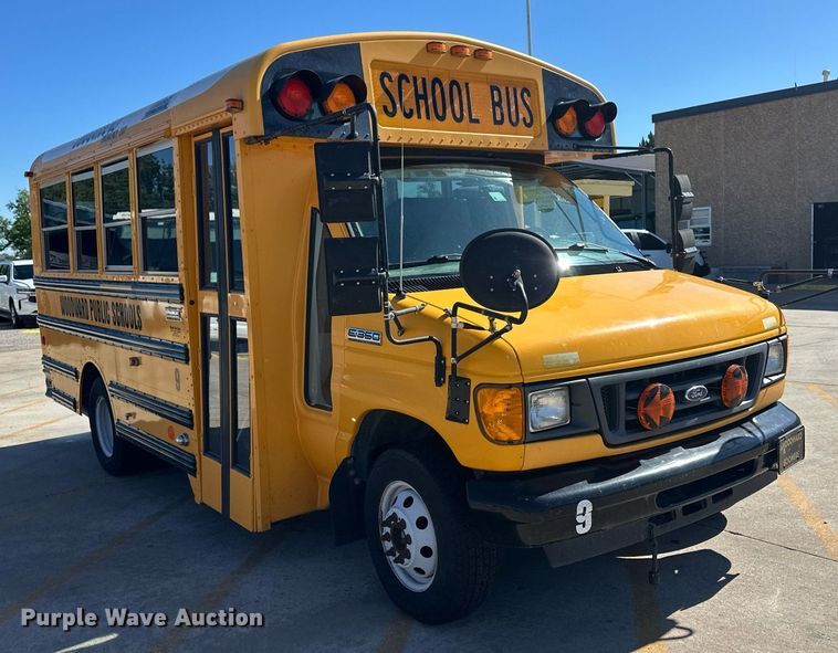 image for item EQ4863 2006 Ford E350 Super Duty school bus