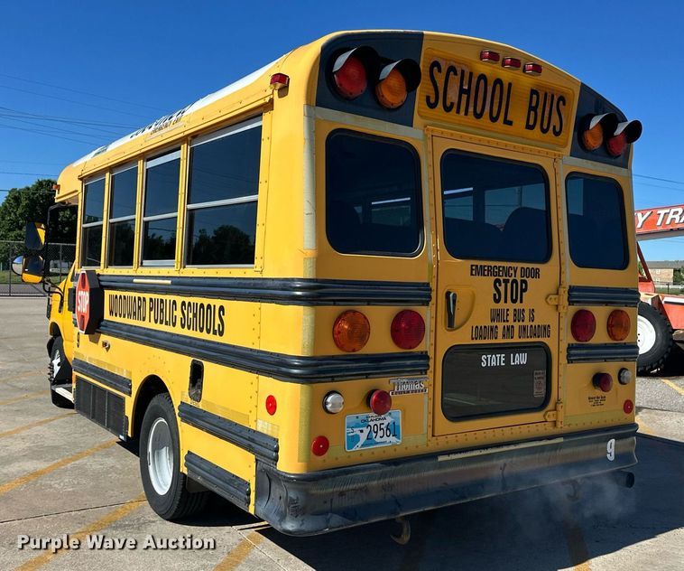 image for item EQ4863 2006 Ford E350 Super Duty school bus