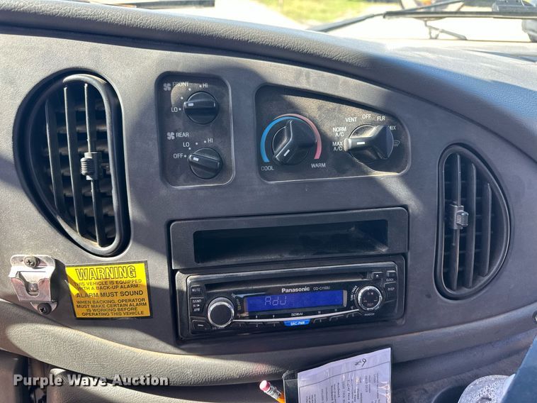 image for item EQ4863 2006 Ford E350 Super Duty school bus