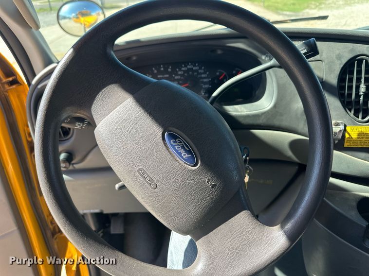 image for item EQ4863 2006 Ford E350 Super Duty school bus