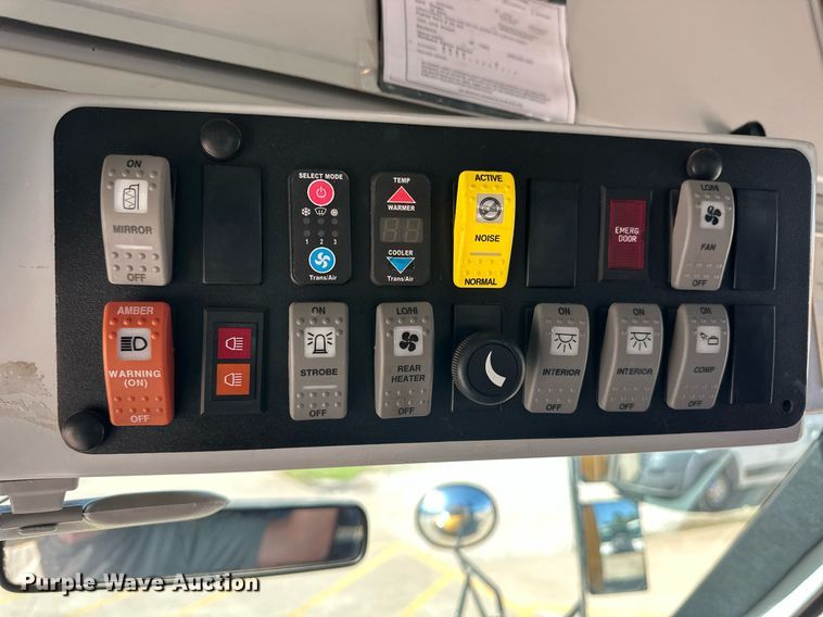 image for item EQ4863 2006 Ford E350 Super Duty school bus