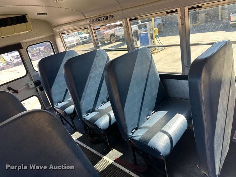 image for item EQ4863 2006 Ford E350 Super Duty school bus