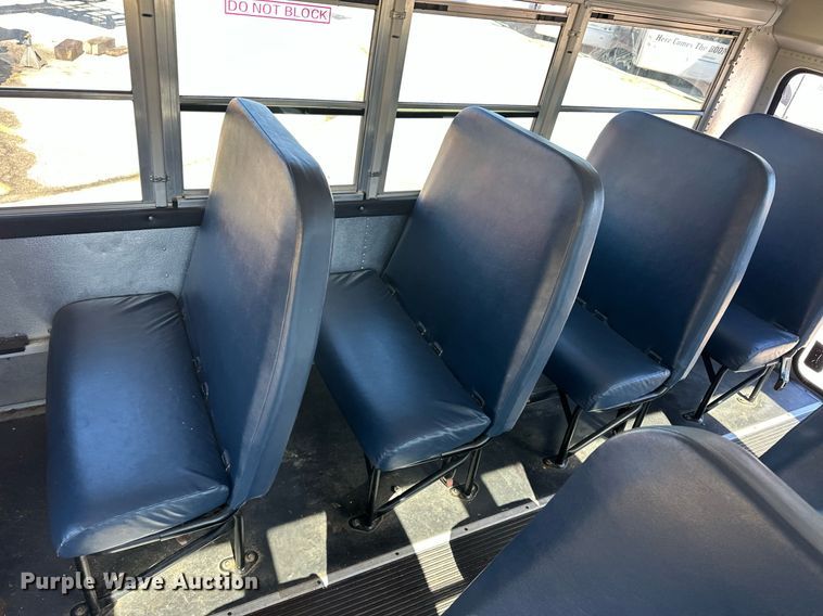 image for item EQ4863 2006 Ford E350 Super Duty school bus