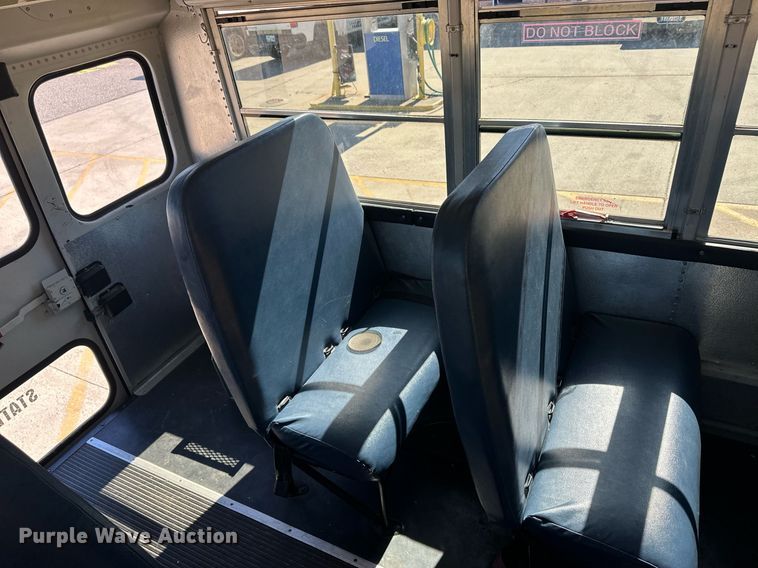 image for item EQ4863 2006 Ford E350 Super Duty school bus