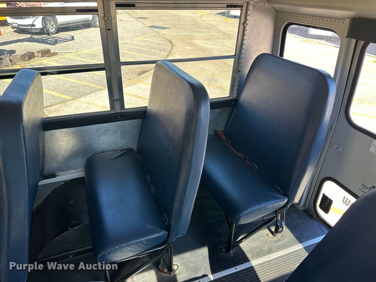 image for item EQ4863 2006 Ford E350 Super Duty school bus