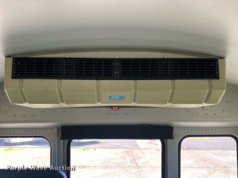 image for item EQ4863 2006 Ford E350 Super Duty school bus