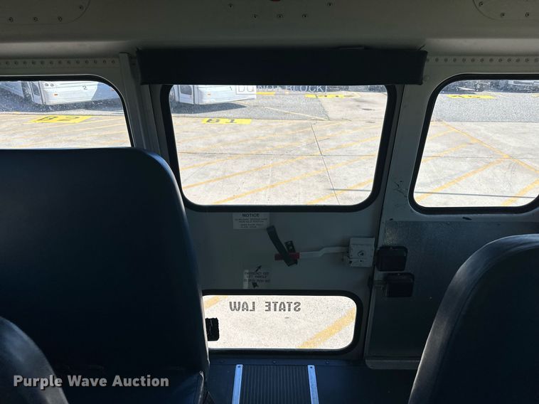 image for item EQ4863 2006 Ford E350 Super Duty school bus