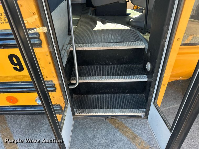 image for item EQ4863 2006 Ford E350 Super Duty school bus