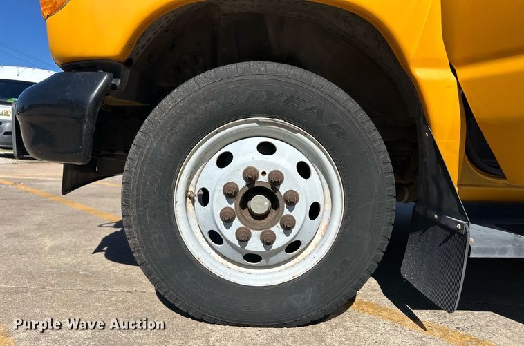 image for item EQ4863 2006 Ford E350 Super Duty school bus