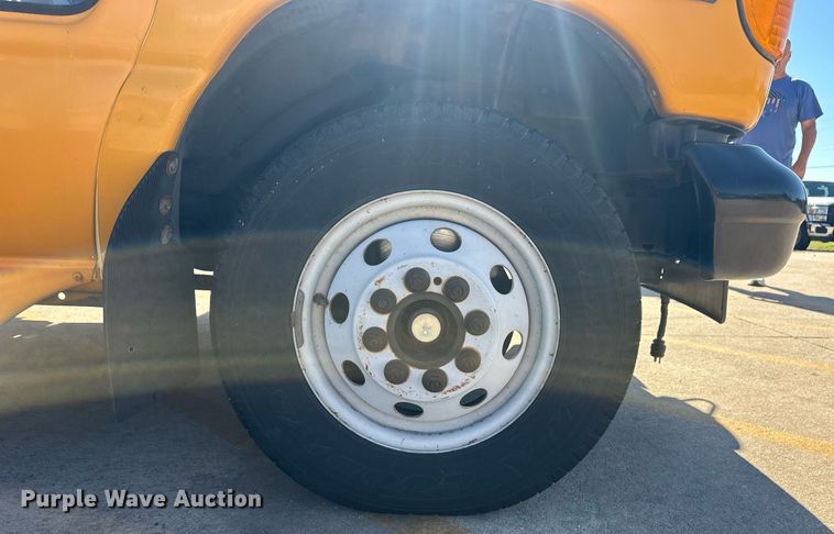 image for item EQ4863 2006 Ford E350 Super Duty school bus