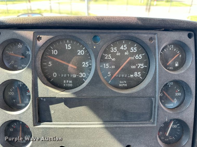 image for item EQ4864 2000 Freightliner FS65 school bus