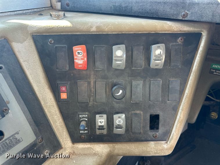 image for item EQ4864 2000 Freightliner FS65 school bus