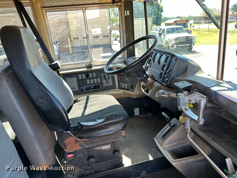 image for item EQ4866 2000 Freightliner FS65 school bus