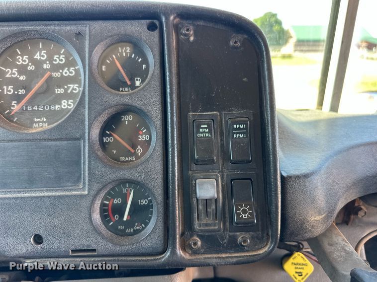 image for item EQ4866 2000 Freightliner FS65 school bus