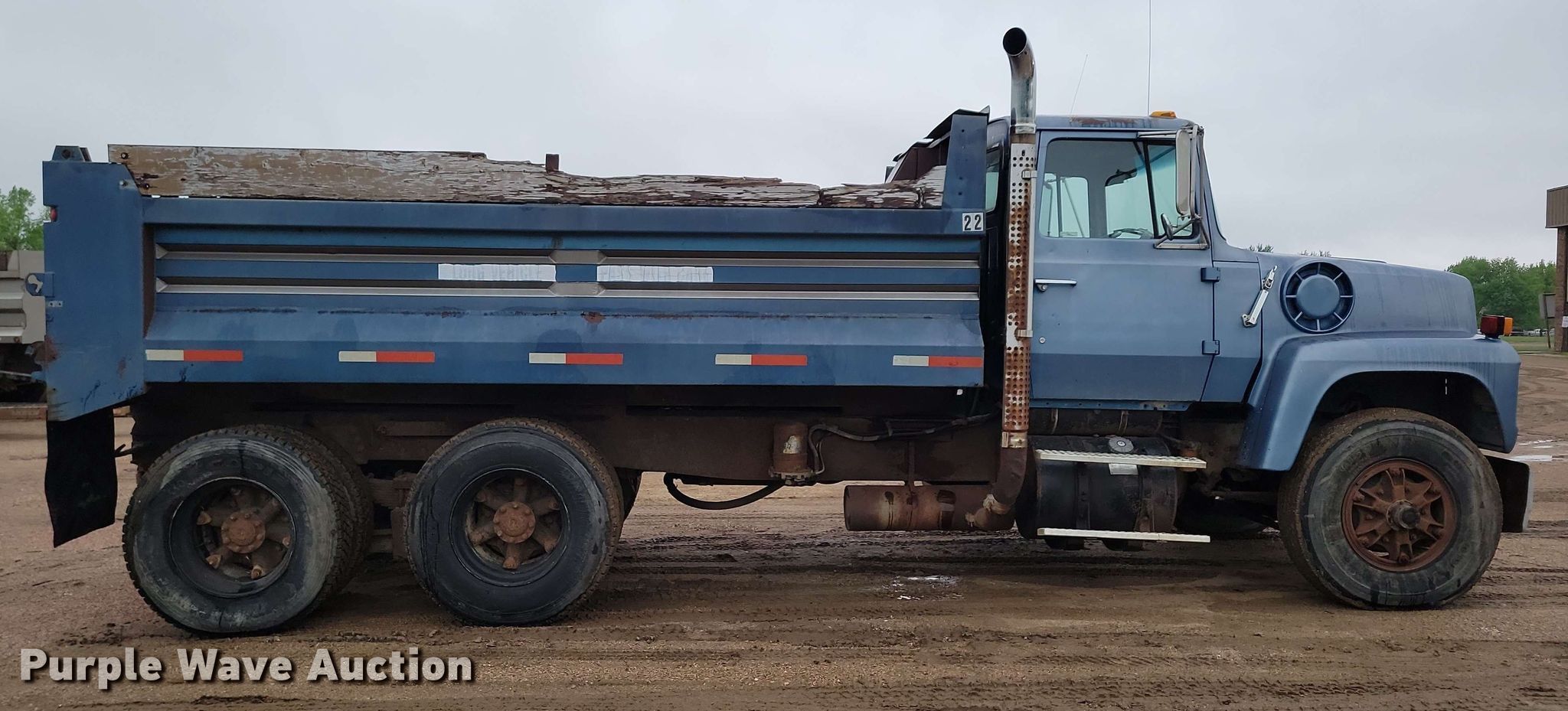 1989 Ford LT9000 dump truck in De Smet, SD | Item DX6977 for