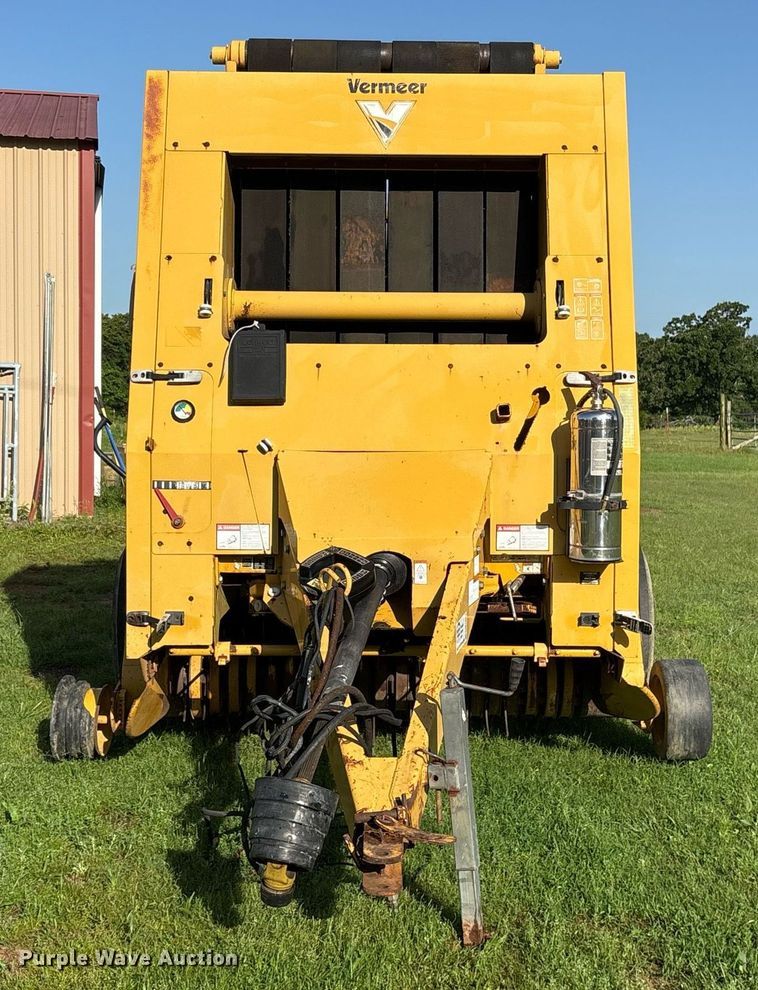 image for item DM1901 2009 Vermeer 604SM round baler