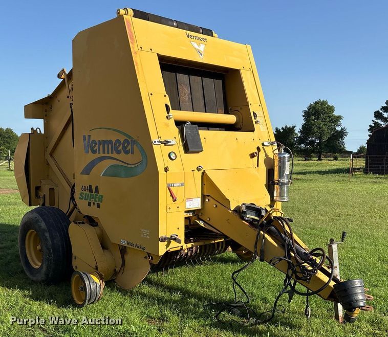 image for item DM1901 2009 Vermeer 604SM round baler