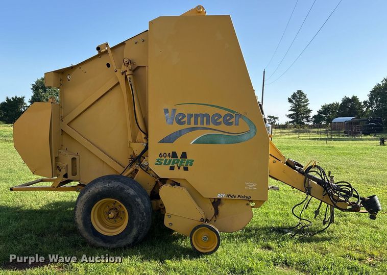 image for item DM1901 2009 Vermeer 604SM round baler
