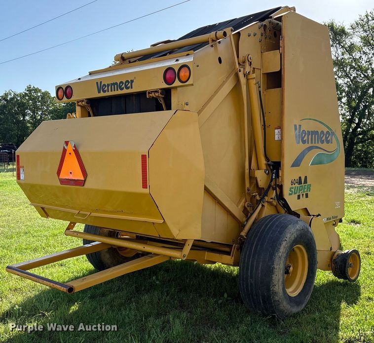 image for item DM1901 2009 Vermeer 604SM round baler