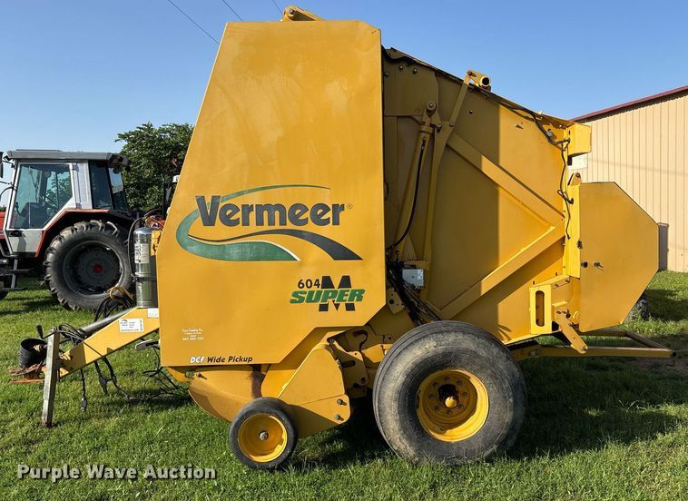 image for item DM1901 2009 Vermeer 604SM round baler