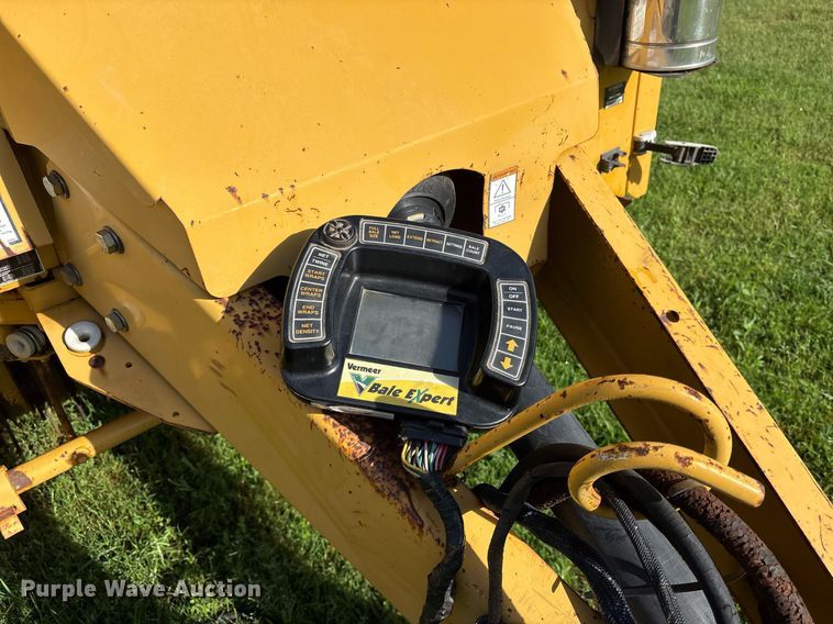 image for item DM1901 2009 Vermeer 604SM round baler