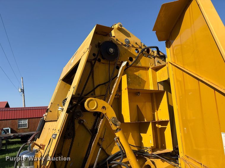 image for item DM1901 2009 Vermeer 604SM round baler