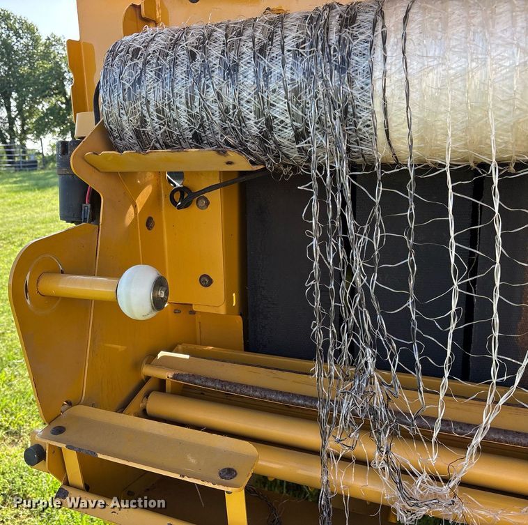 image for item DM1901 2009 Vermeer 604SM round baler