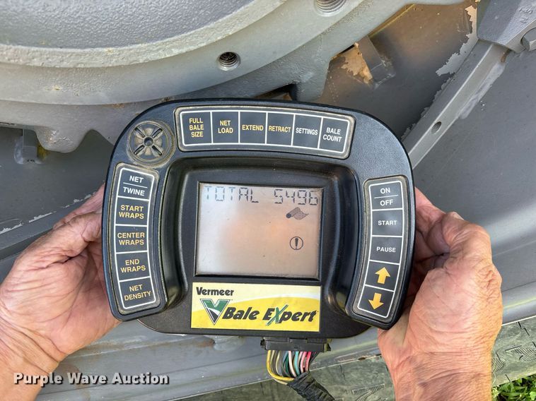 image for item DM1901 2009 Vermeer 604SM round baler