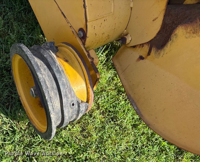 image for item DM1901 2009 Vermeer 604SM round baler