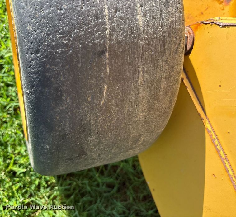 image for item DM1901 2009 Vermeer 604SM round baler