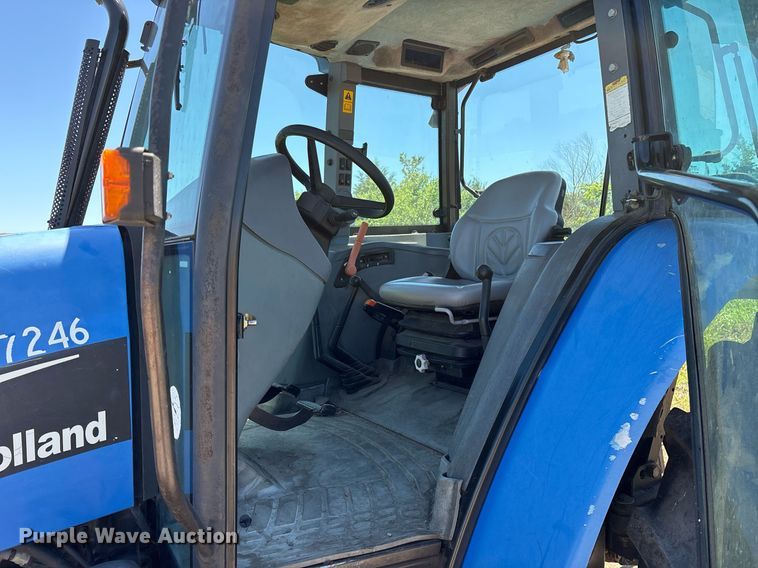 image for item DM1904 2007 New Holland TL80A tractor