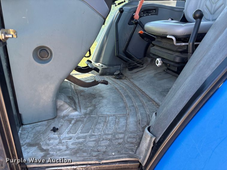 image for item DM1904 2007 New Holland TL80A tractor