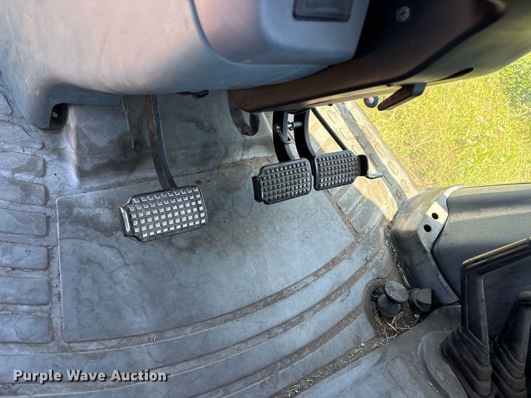 image for item DM1904 2007 New Holland TL80A tractor