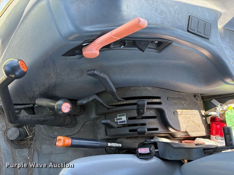 image for item DM1904 2007 New Holland TL80A tractor