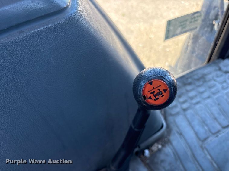 image for item DM1904 2007 New Holland TL80A tractor