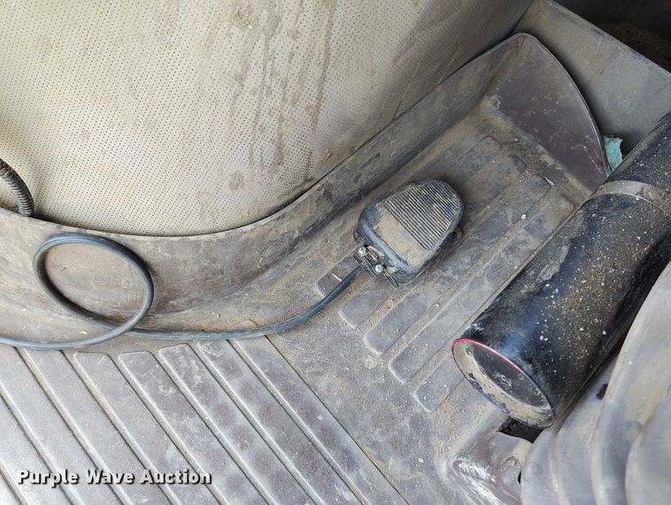 image for item DP4956 2011 John Deere 8360R MFWD tractor